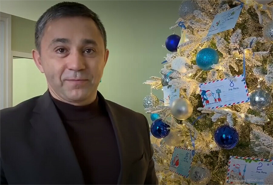 В мэрии Благовещенска появилась специальная Ёлка желаний видео 