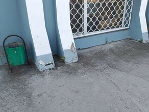 Благовещенцы обратили внимание на здание которое после свежего ремонта приходит в упадок фото