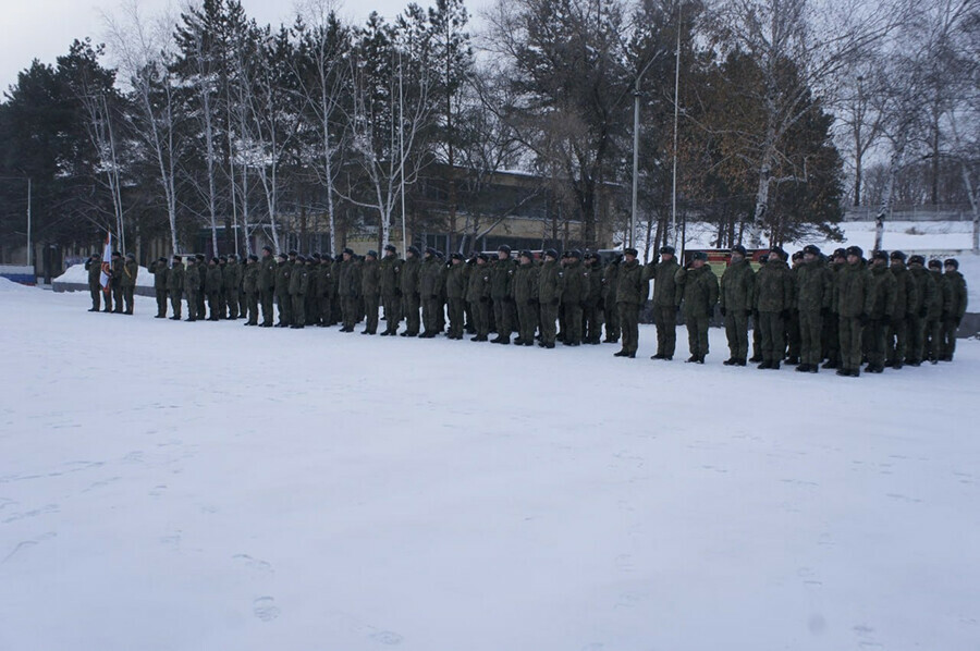 В Амурском объединении ВВО прошли митинги в связи с началом зимнего обучения фото