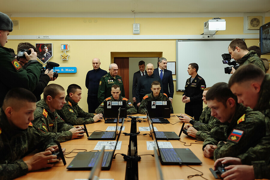 Новая специальность присвоение спецклассу имени Героя РФ о значимых событиях рассказали полпреду президента в ДВОКУ