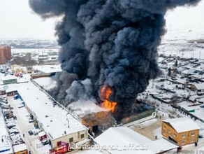 В Красноярске во время масштабного пожара на складе погибли трое пожарных и рабочий