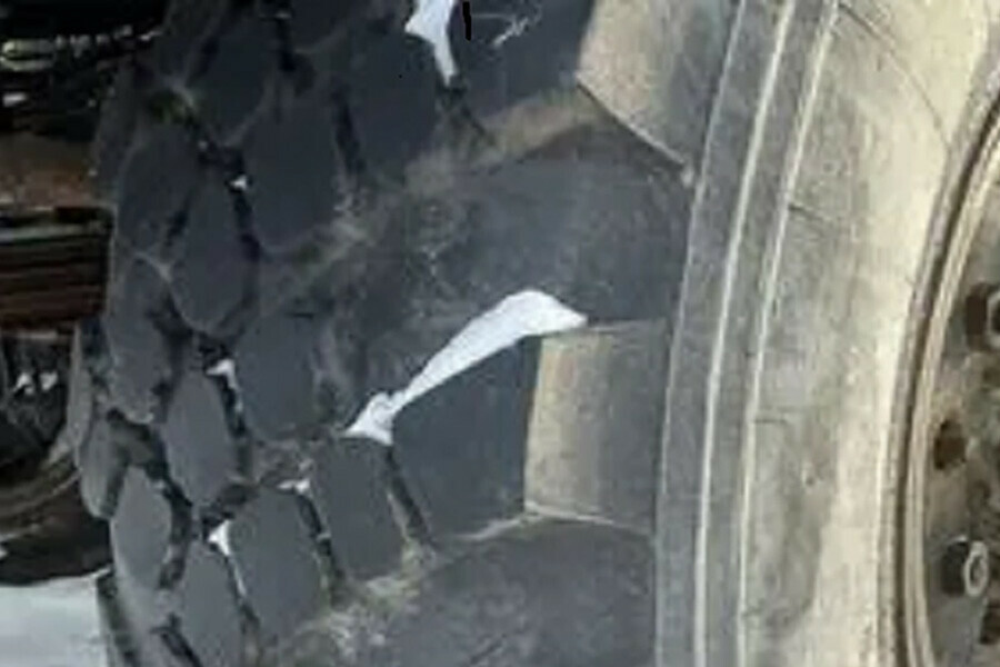 В Амурской области КамАЗ двигавшийся задним ходом наехал на пешехода