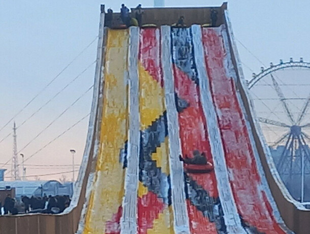 Ну и скорость благовещенцы пришли кататься на новой высокой тюбинговой горке фото видео