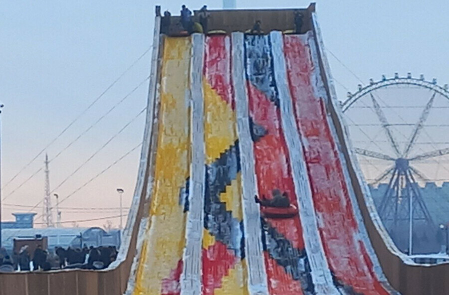 Ну и скорость благовещенцы пришли кататься на новой высокой тюбинговой горке фото видео