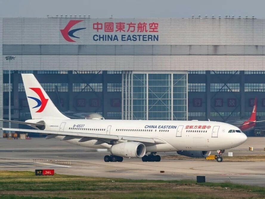 Массовое отравление случилось на авиарейсе который летел в Россию из Китая