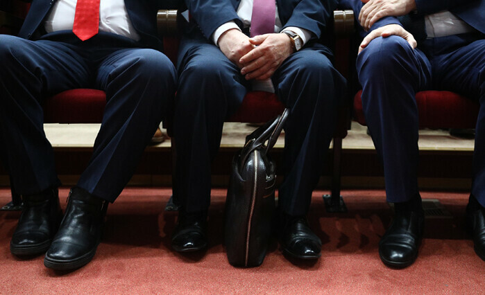 В Госдуме предложили освободить чиновников от ежегодного декларирования доходов