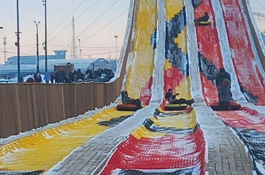 Специалисты тестировали выяснилось почему по самой высокой горке в Благовещенске плохо скользили тюбинги