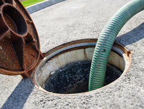 Целую цистерну жидких бытовых отходов благовещенец слил около инфекционной больницы