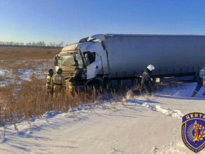 На федеральной трассе в Амурской области жестко столкнулись два большегруза фото видео