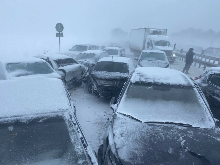 Более 20 авто попали в ДТП Пострадали взрослые и ребенок фото