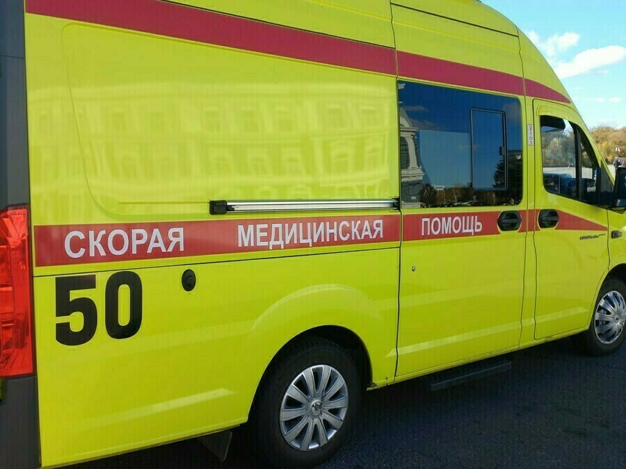 В Благовещенске устанавливают личность водителя въехавшего в стоящий грузовик