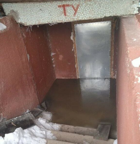 Вода в подвале поднялась до уровня окон и дна лифтовой шахты жители поселка Аэропорт снова бьют тревогу обновлено