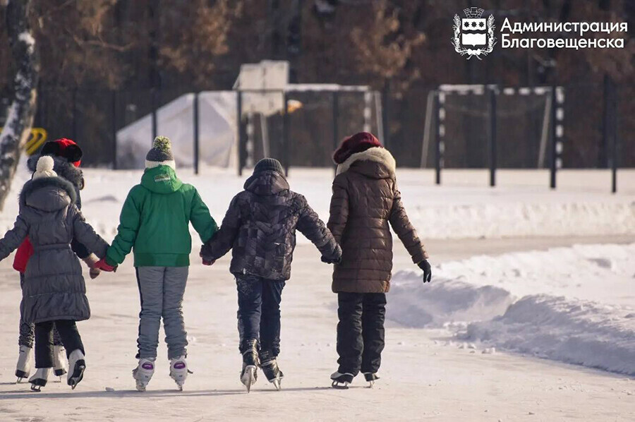 Когда для благовещенцев зальют каток на площади Ленина и где можно кататься сейчас