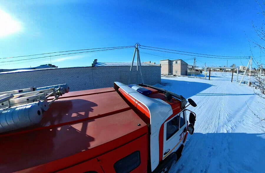Амурские спасатели в сложных условиях помогли водителю автомобиля ВАЗ