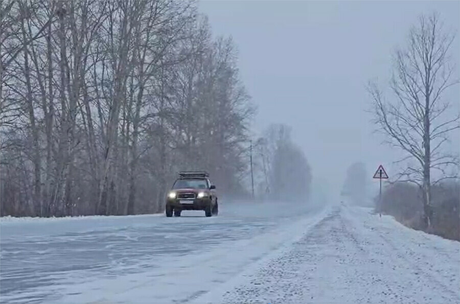 На дорогах Приамурья водителей ждут снежные заносы и гололедица идет циклон