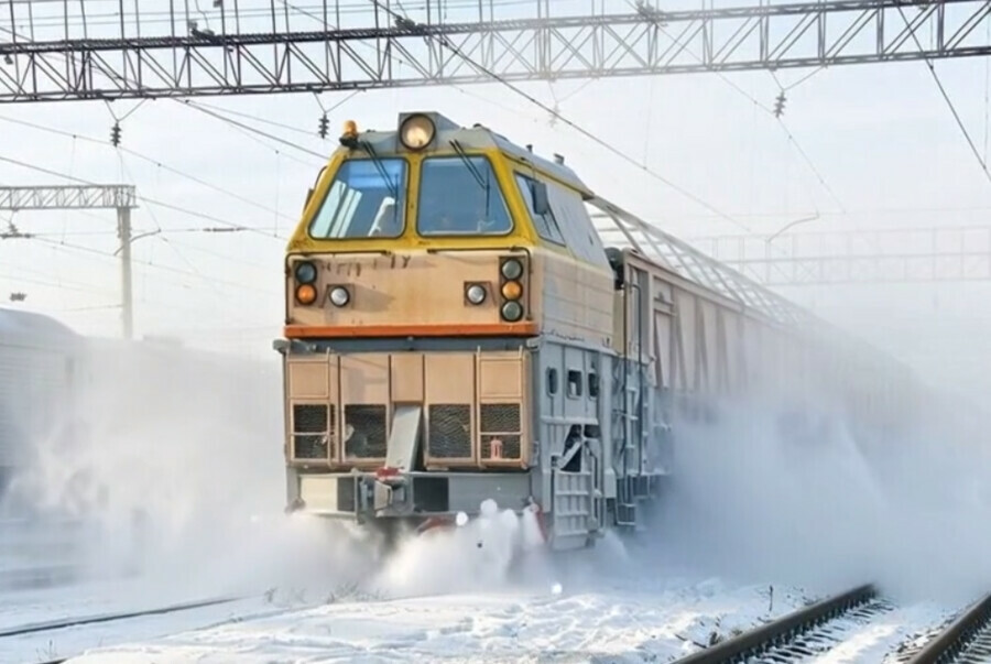 В Амурской области прошел снегоочистительный поезд 