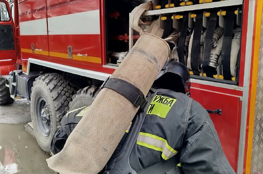 В Амурской области в огне сгорели две иномарки и мотоцикл Yamaha