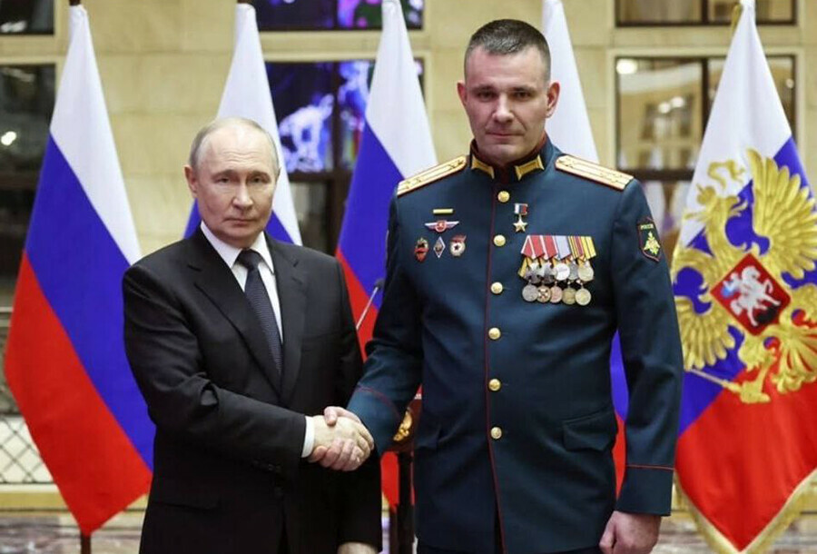 Благовещенцу выпускнику ДВОКУ полковнику Денису Пирогову присвоено звание Героя России за участие в освобождении Северска видео