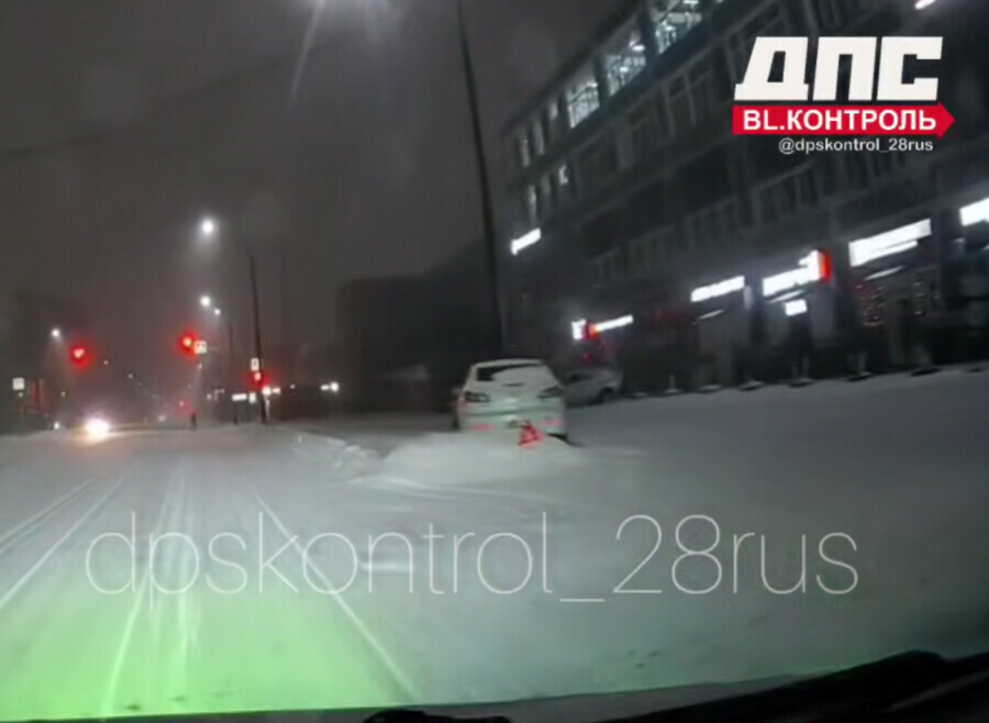 В Благовещенске автомобиль поймал столб