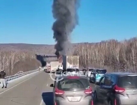 Амурчане на федеральной трассе стали свидетелями пугающего зрелища видео