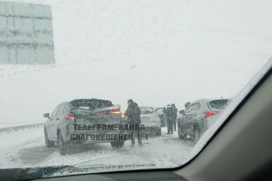 В одном четыре участника сразу несколько ДТП произошло на трассе Благовещенск  Белогорск видео