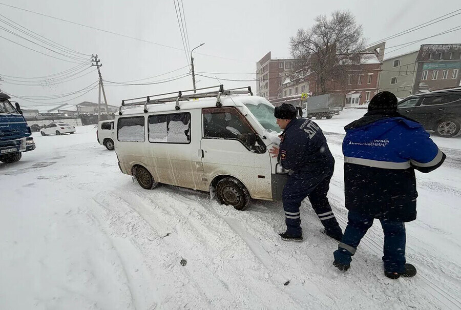 Снегопад вынудил экипажи ГАИ Амурской области перейти в режим повышенной готовности