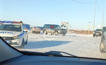 В Благовещенске с дороги вылетел автомобиль Горожане жалуются на скользкие дороги