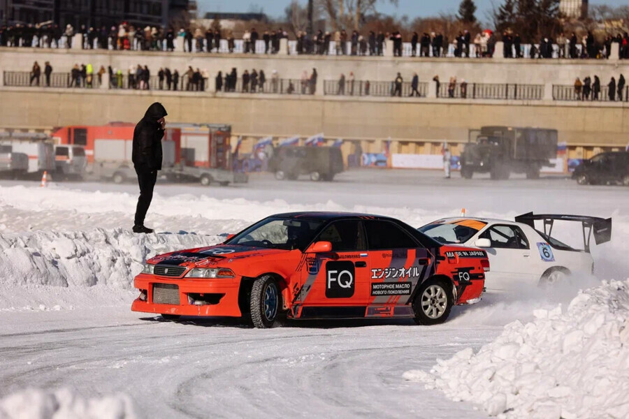 Три класса автомобилей китайские грузовики и показательные выступления на багги увидят благовещенцы на льду Амура 