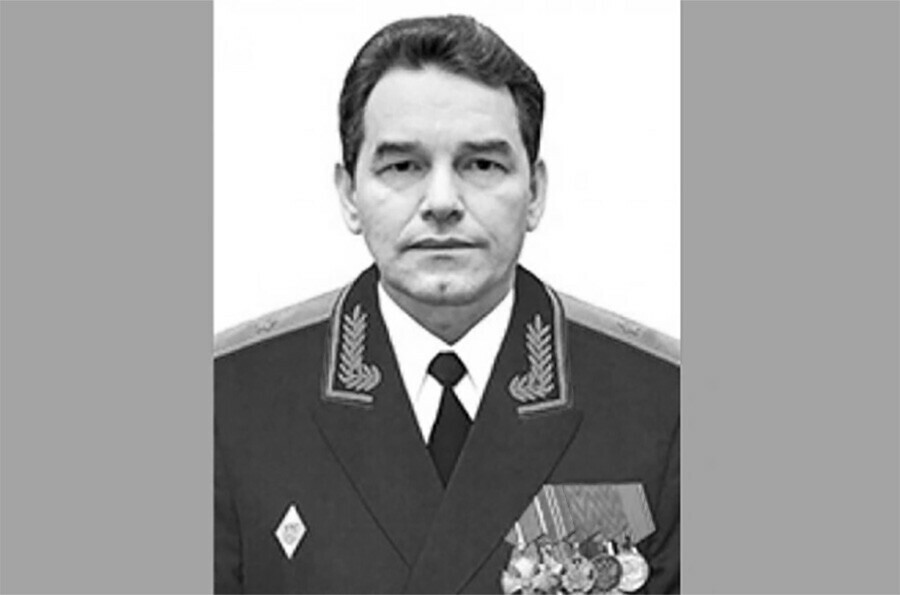 При взрыве автомобиля в Москве погиб боевой генерал фото