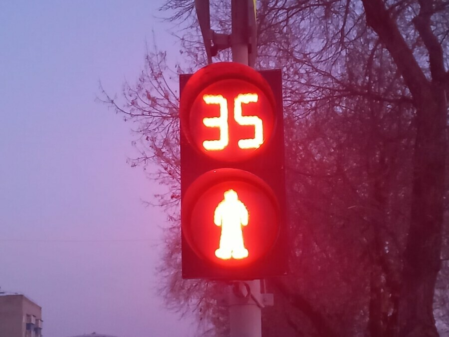 В Благовещенске на пешеходном переходе мужчину сбила машина