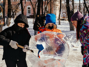 В Благовещенске в преддверии китайского Нового года стартовал конкурс ледовых фигур для горожан фото