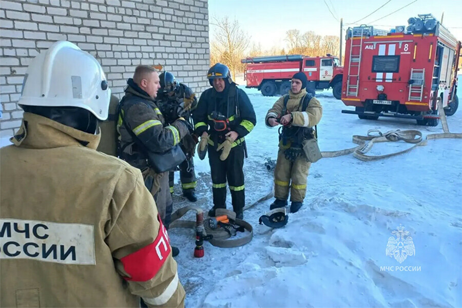 В Белогорске при пожаре погиб мужчина видео