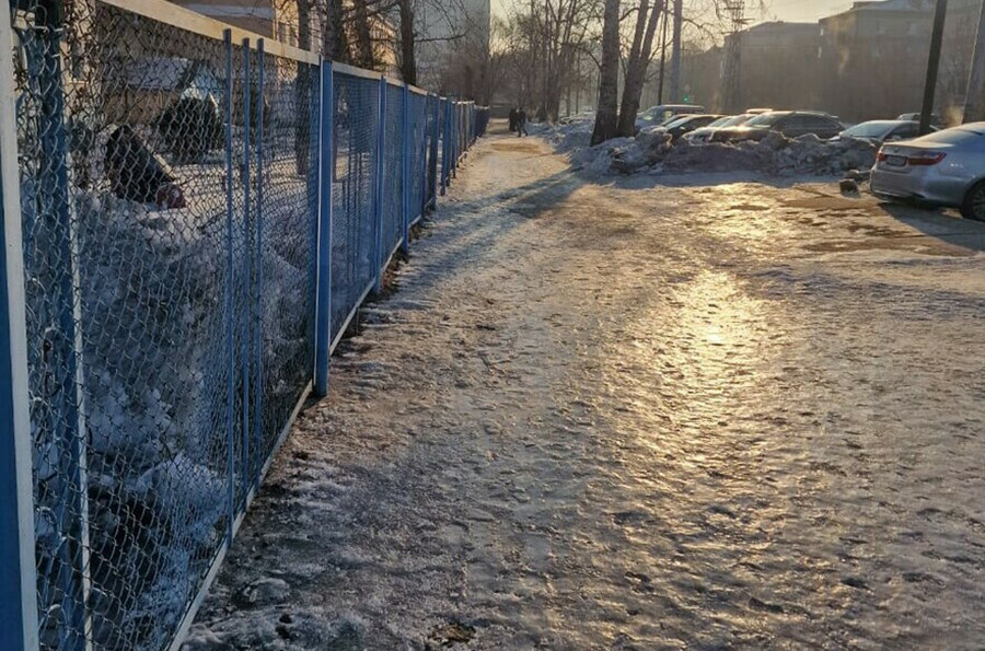 Больше 1 000 взрослых и детей с травмами изза гололеда обратились в травмпункт Благовещенска только в декабре