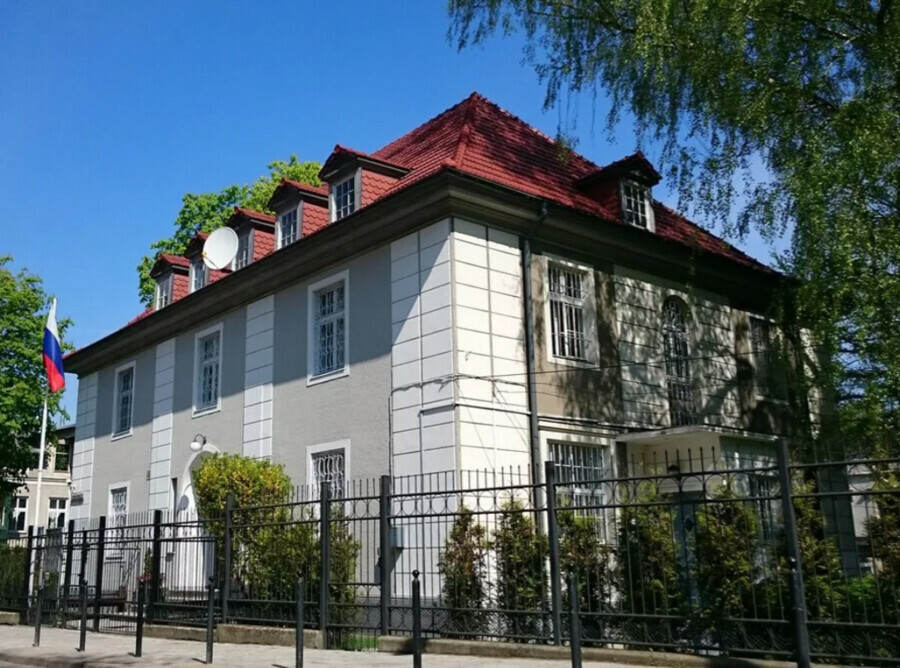 В Польше чиновники попытались захватить здание консульства России