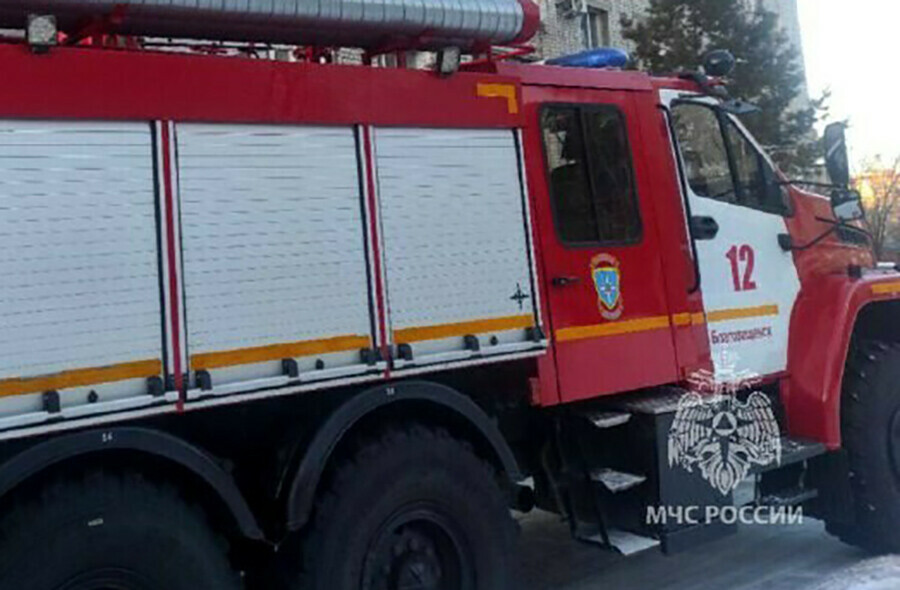 В районе теплотрассы в Благовещенске при пожаре погиб неизвестный