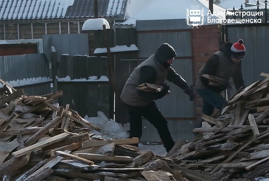 Семьи участников СВО в Благовещенске обеспечили дровами видео