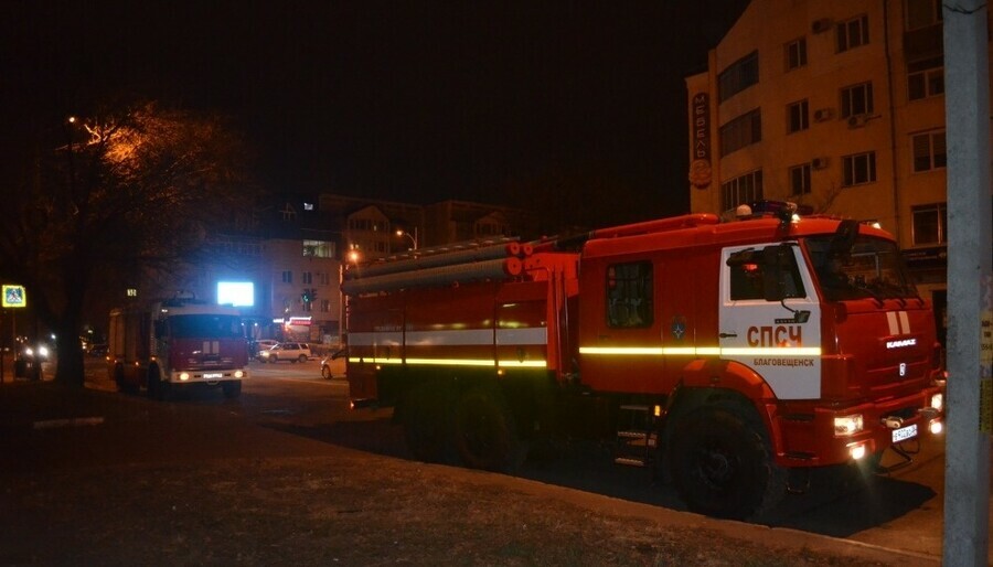 В полночь в центре Благовещенска был пожар в 5этажном доме с эвакуацией жильцов