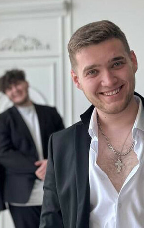 Я стоял в тапочках автомобиль горел а вокруг все снимали на телефон дальнобойщик рассказал об опасных ситуациях дальних поездках и жизни в дороге