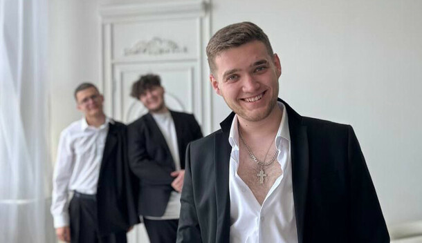 Я стоял в тапочках автомобиль горел а вокруг все снимали на телефон дальнобойщик рассказал об опасных ситуациях дальних поездках и жизни в дороге