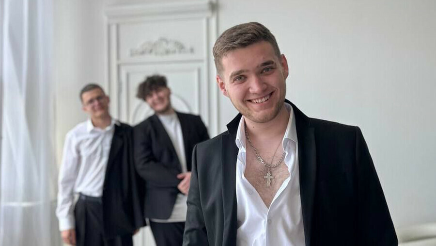 Я стоял в тапочках автомобиль горел а вокруг все снимали на телефон дальнобойщик рассказал об опасных ситуациях дальних поездках и жизни в дороге