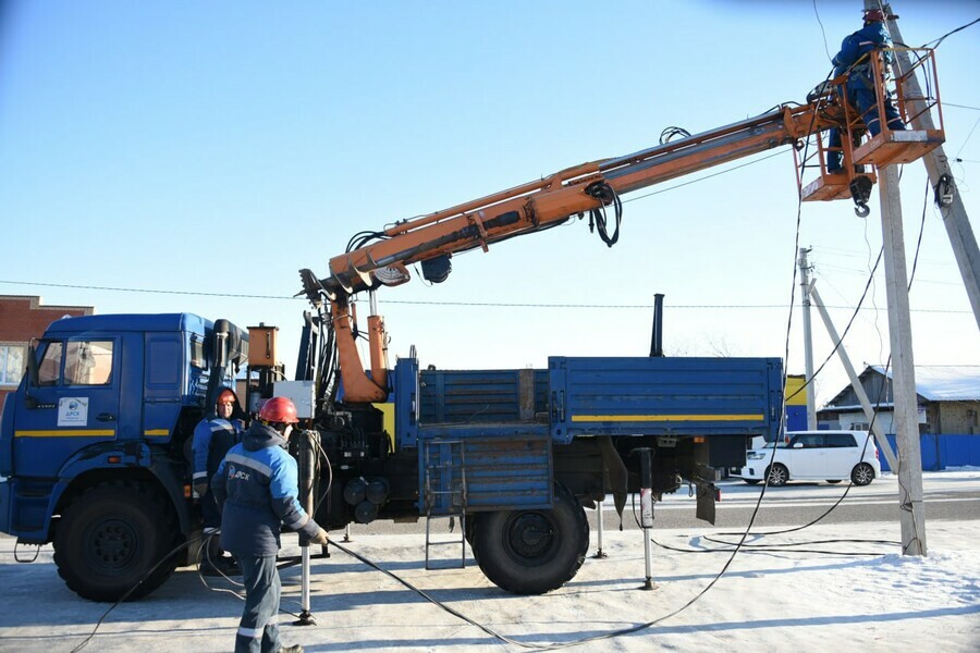 Энергетики просят амурчан не перегружать электросеть в новогоднюю ночь иначе им может грозить блэкаут 