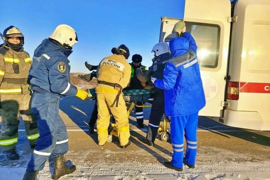 Губернатор Приамурья поздравил спасателей с праздником 