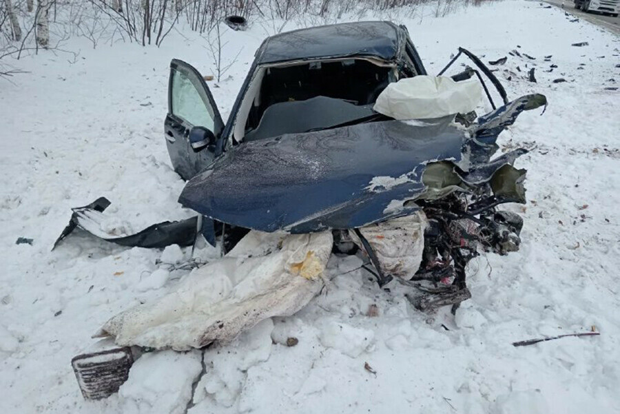 В Амурской области области пьяный водитель легковушки столкнулся с грузовиком