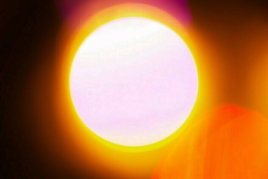 На Солнце произошли три сильные вспышки