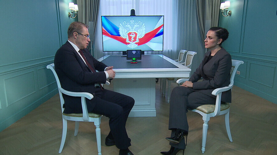 Минздрав начнет продавать лекарства через Почту России в 2026 году