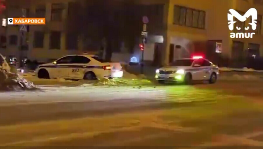 Экипажи ДПС столкнулись во время погони в центре Хабаровска