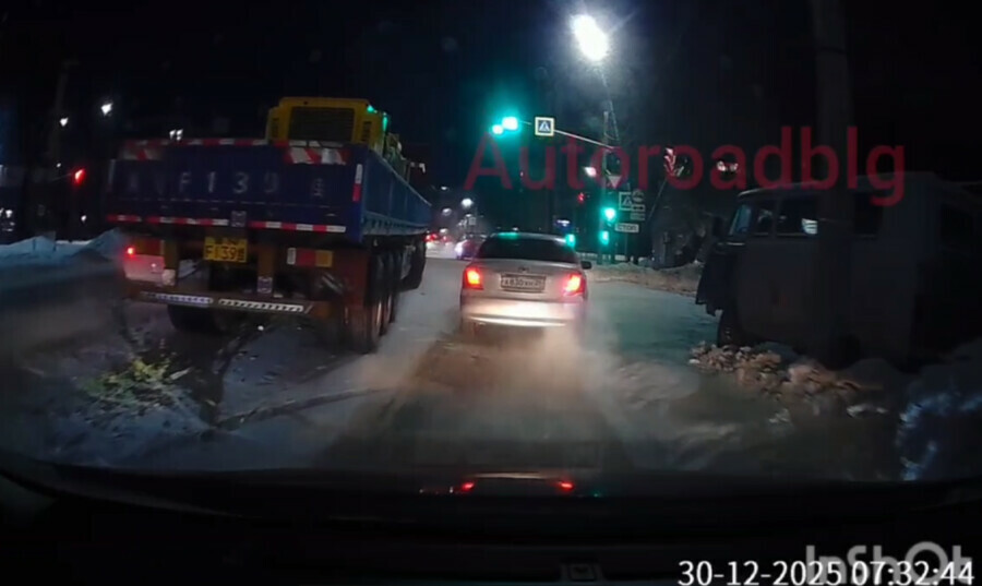 В Благовещенске водители предупреждают о брошенном на дороге китайском авто