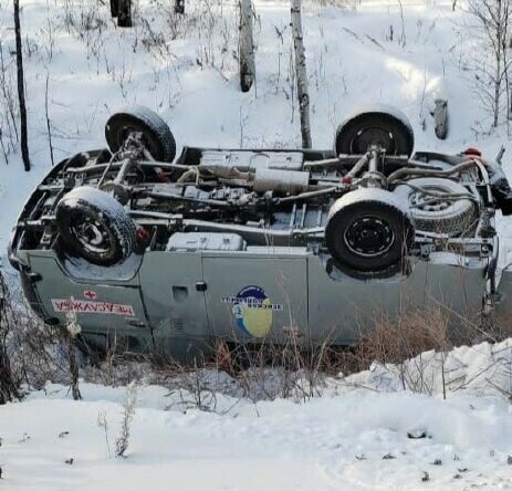 Скорая помощь попала в ДТП и осталась лежать на крыше в Приамурье 