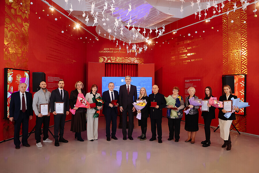 Перед Новым годом отличившимся амурчанам вручили награды фото