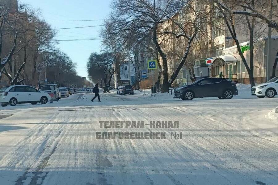 Лед бугры пока мэрия отчитывается о количестве вывезенного снега с улиц благовещенцы в соцсетях жалуются на дороги в центре 